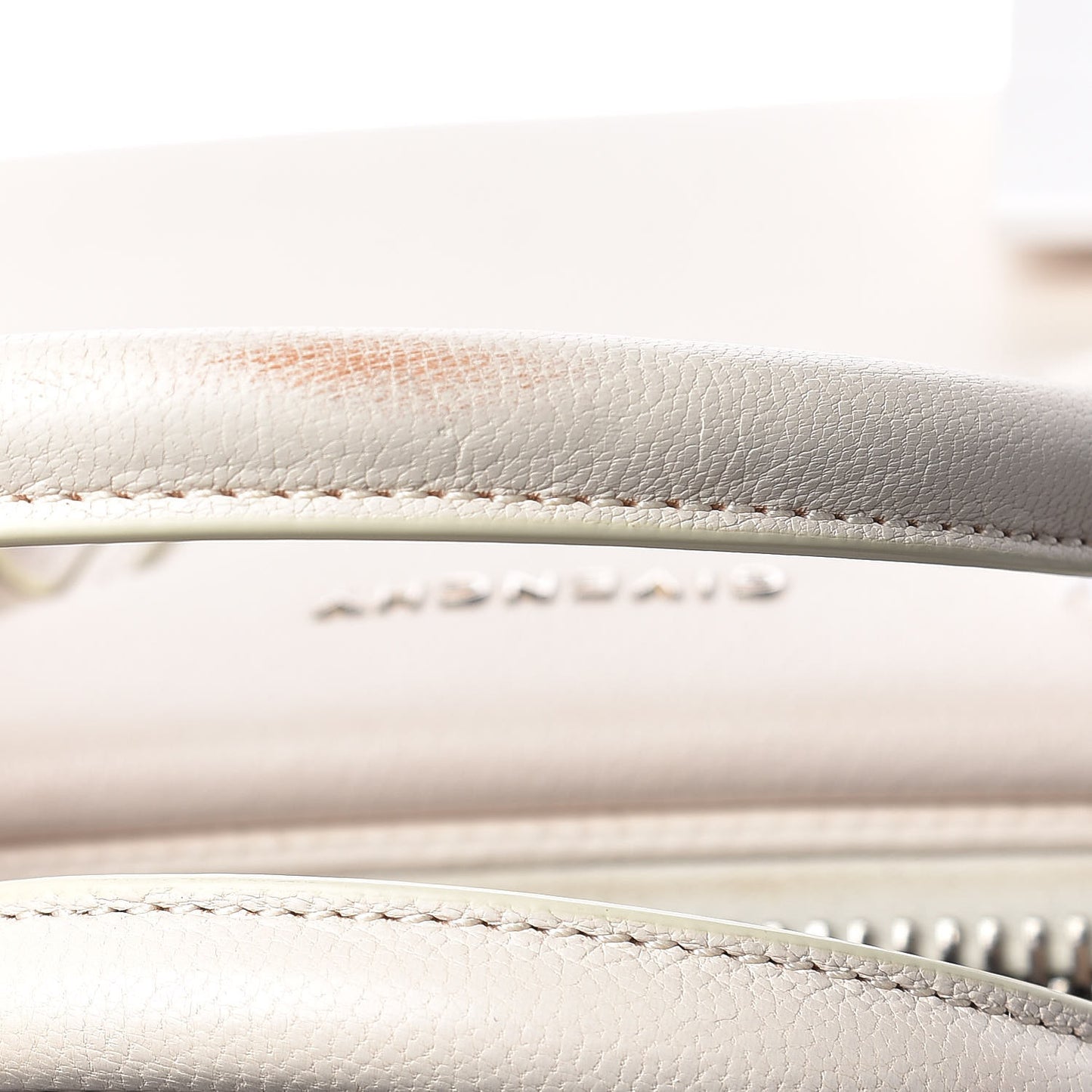 Sugar Goatskin Medium Antigona Ivory