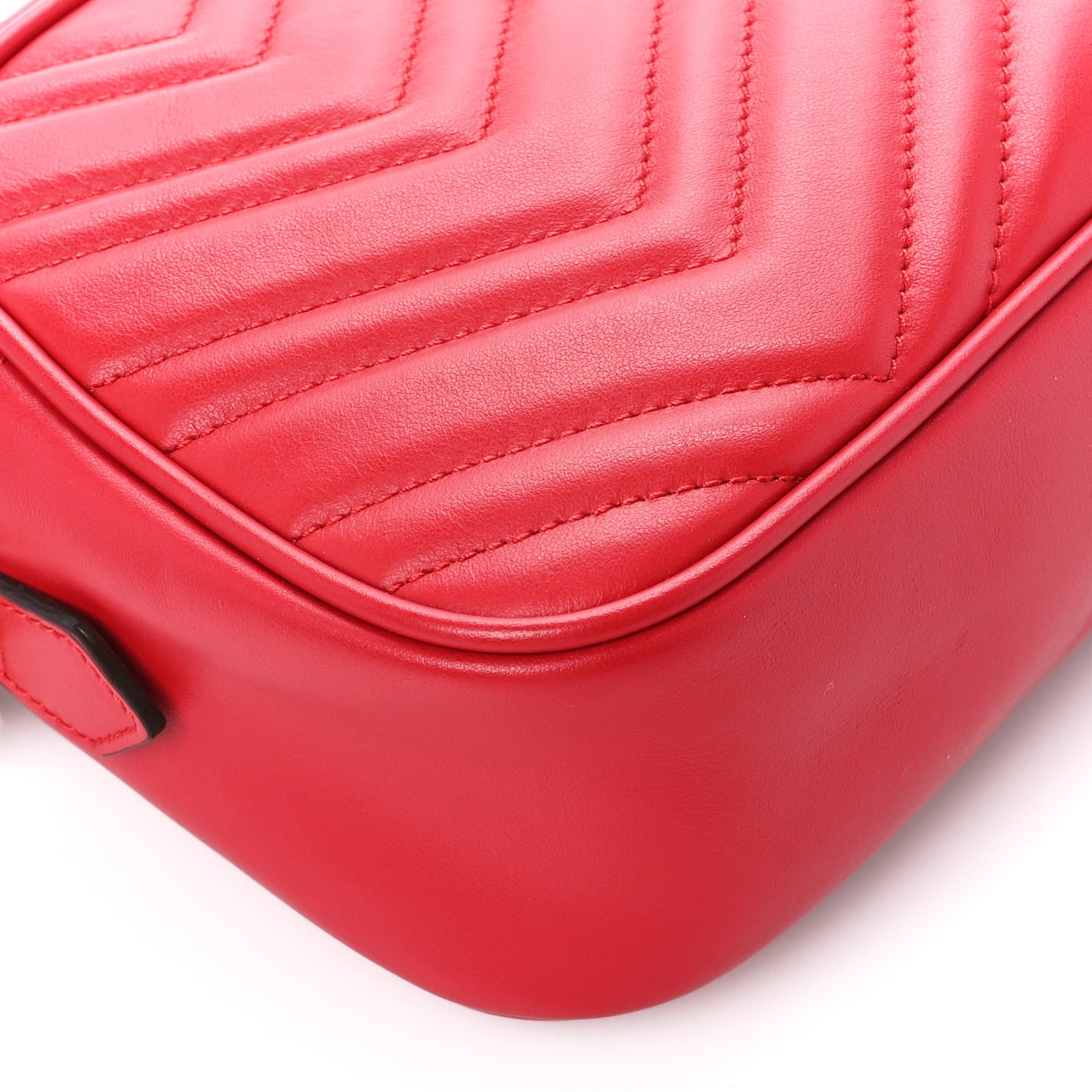 Calfskin Matelasse Small GG Marmont Chain Shoulder Bag Hibiscus Red