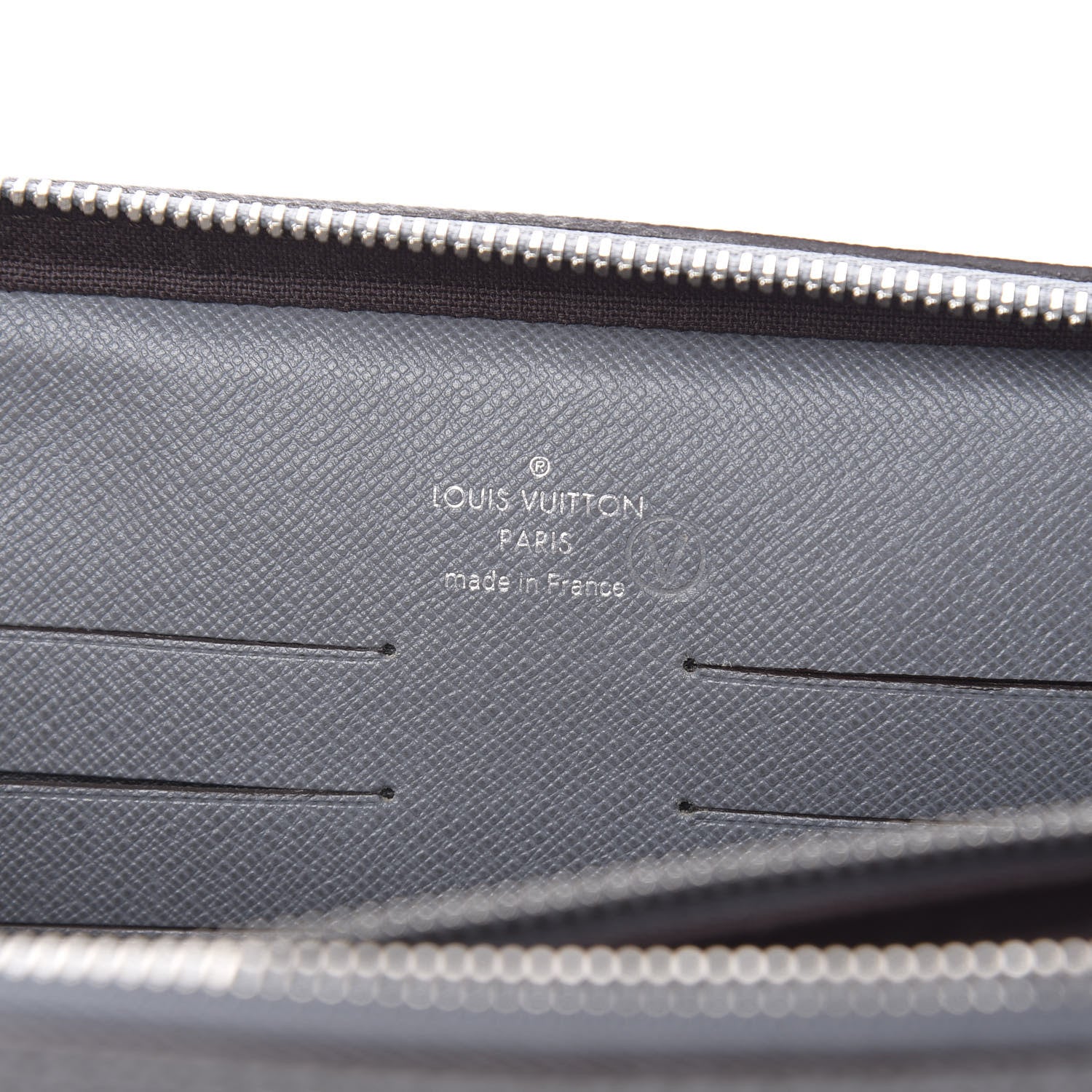 Louis Vuitton Taiga Neo Pavel Glacier 7 of 10
