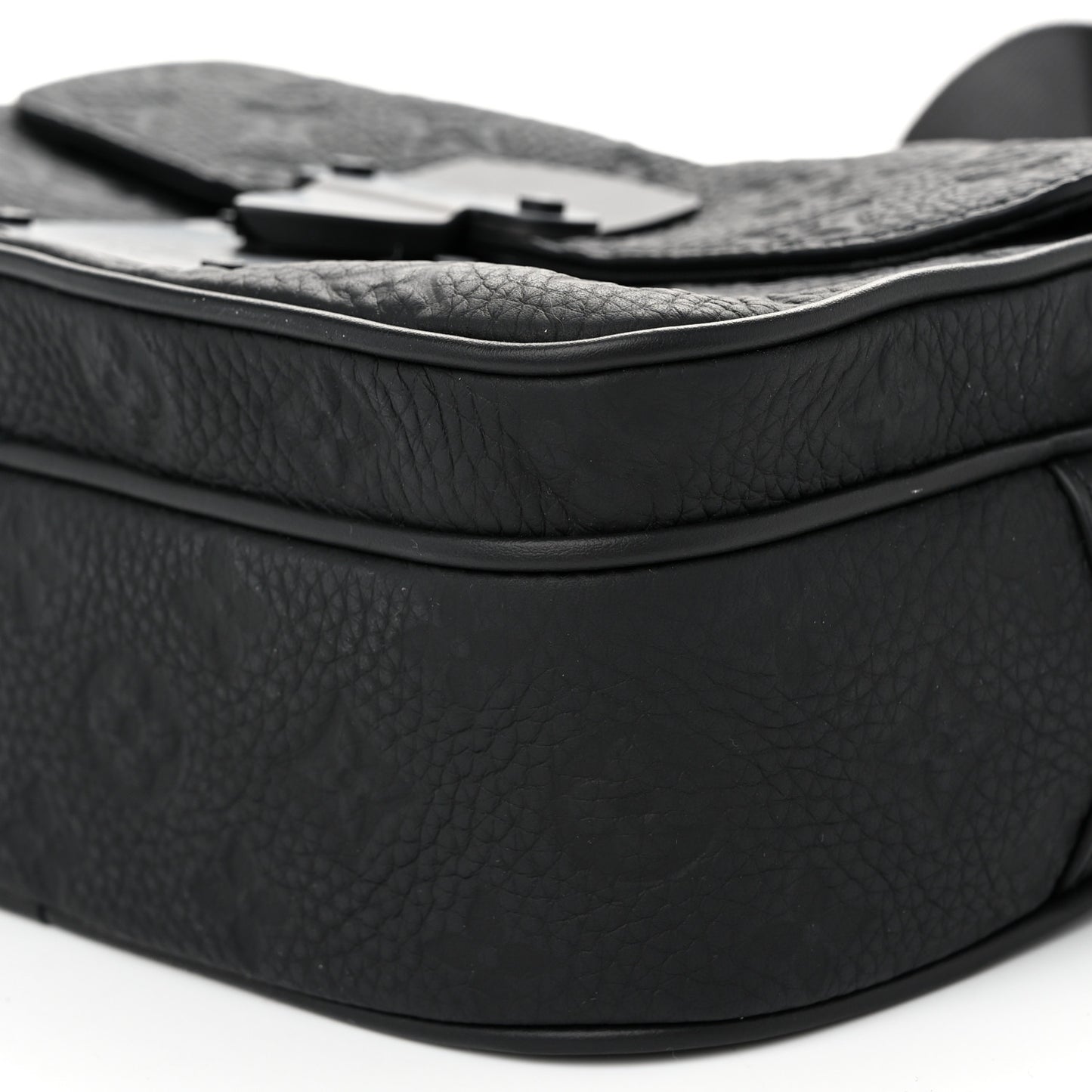 Taurillon Monogram S Lock Messenger Black