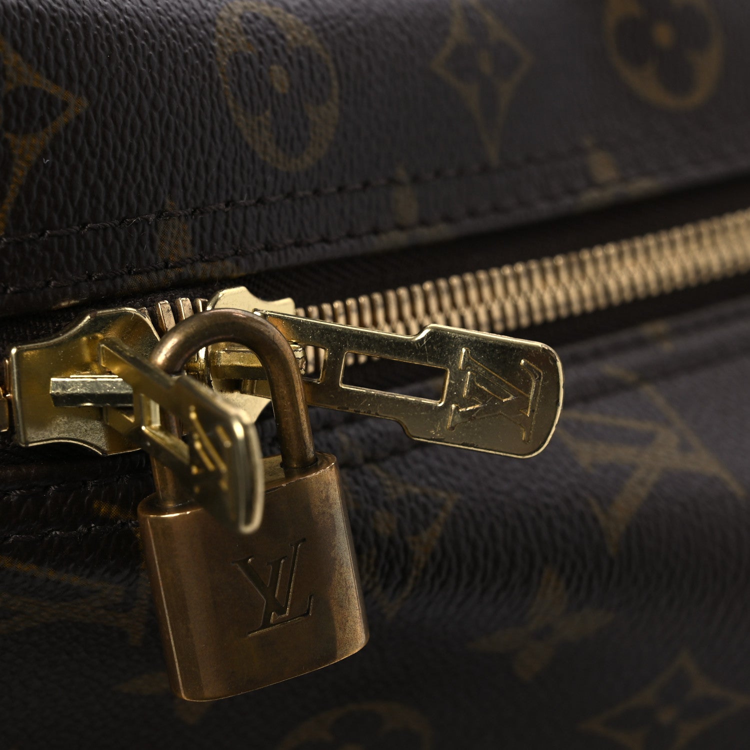 Louis Vuitton Monogram Sirius 70 14 of 14