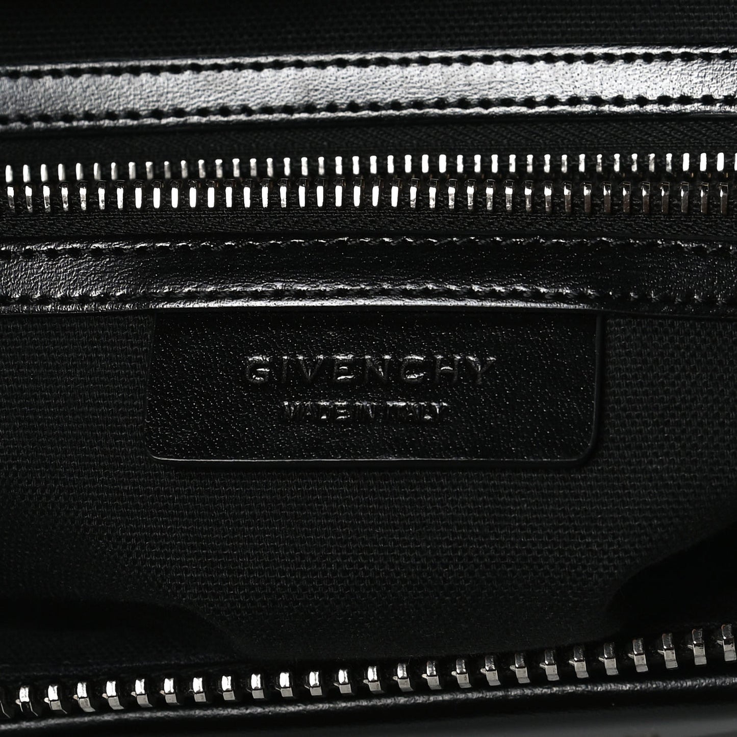 Shiny Lord Calfskin Medium Antigona Black