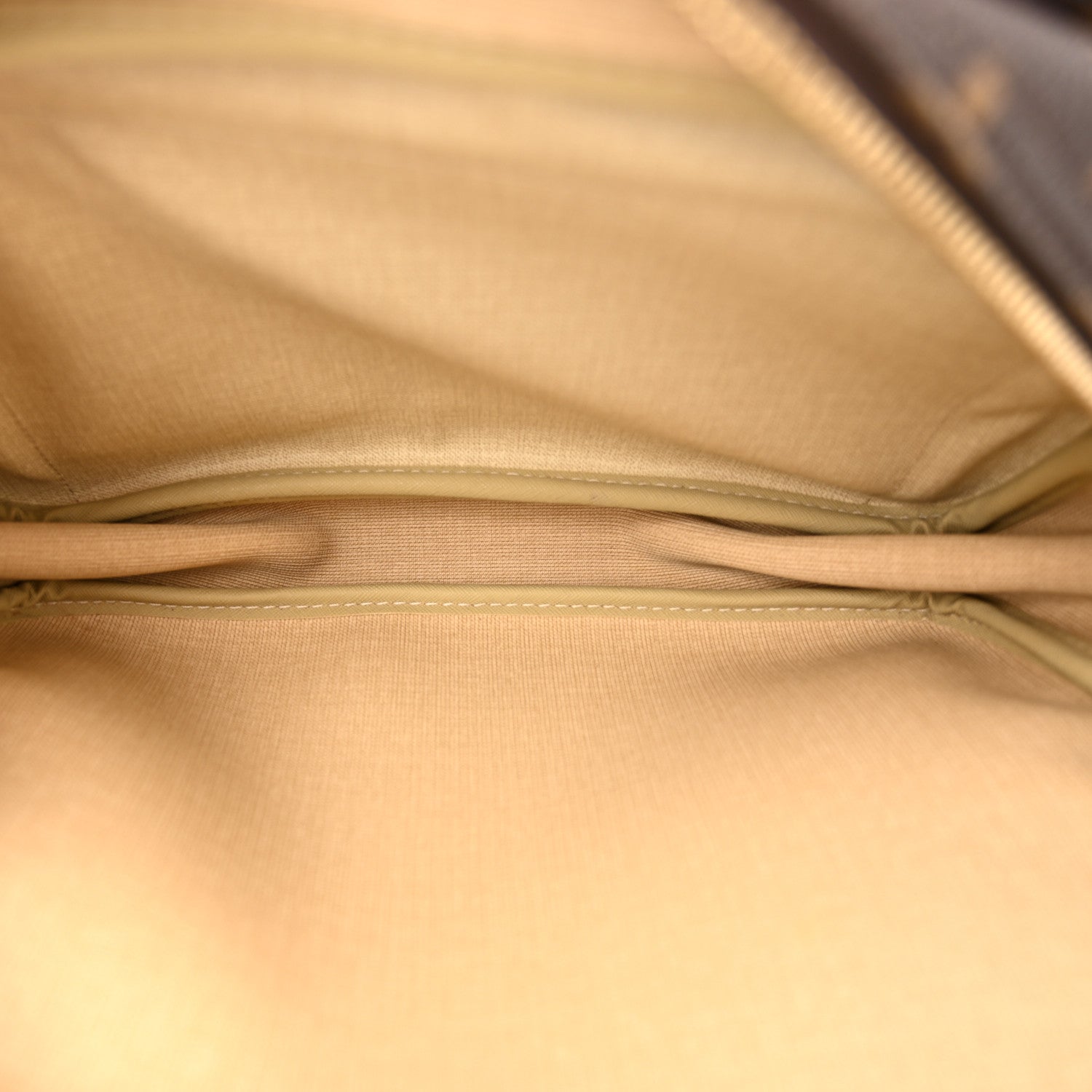 Louis Vuitton Monogram Reporter PM 6 of 10