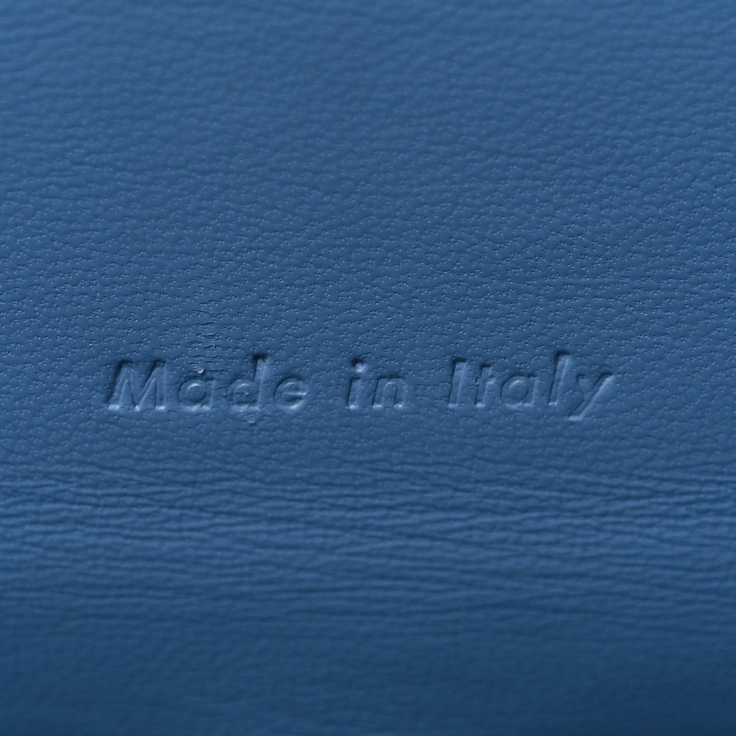Grained Calfskin Medium Trotteur Porcelain