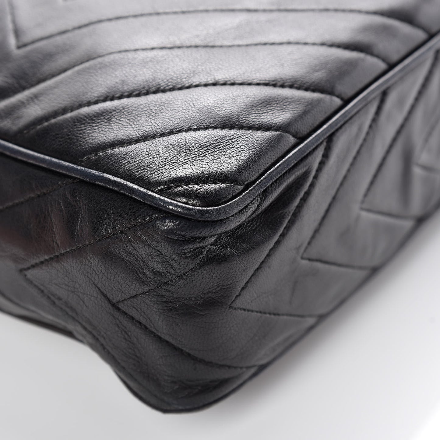 Lambskin Chevron Quilted Tassel Camera Case Black
