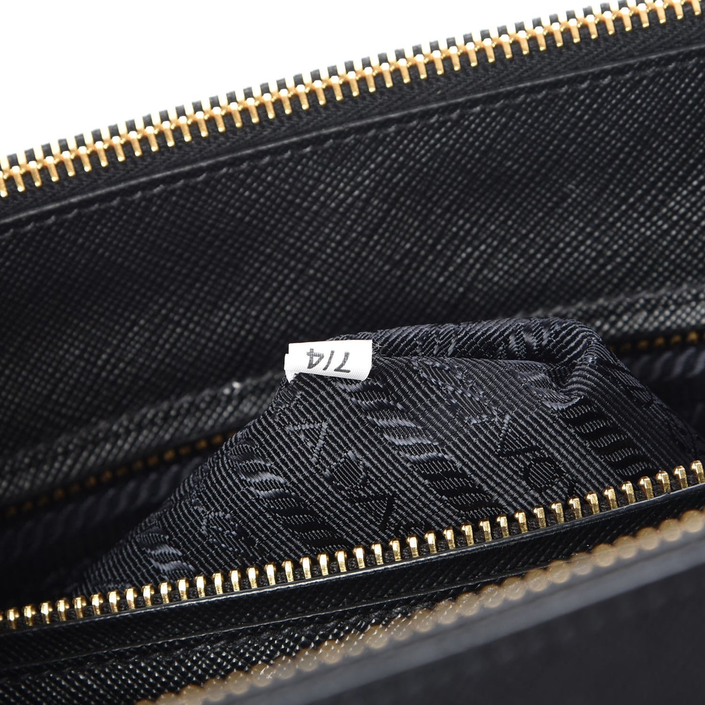 Saffiano Medium Galleria Double Zip Tote Black