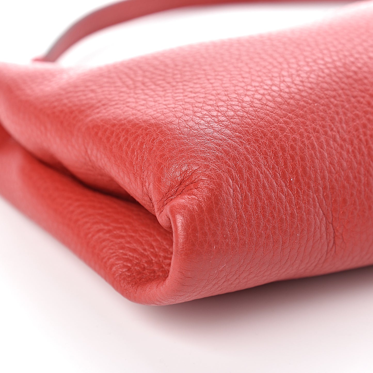 Vitello Daino Zippered Shoulder Bag Rosso