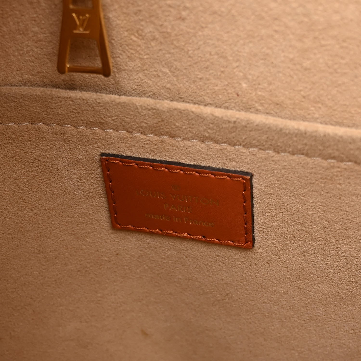 Louis Vuitton Calfskin Monogram Tufting On My Side Galet 8 of 11
