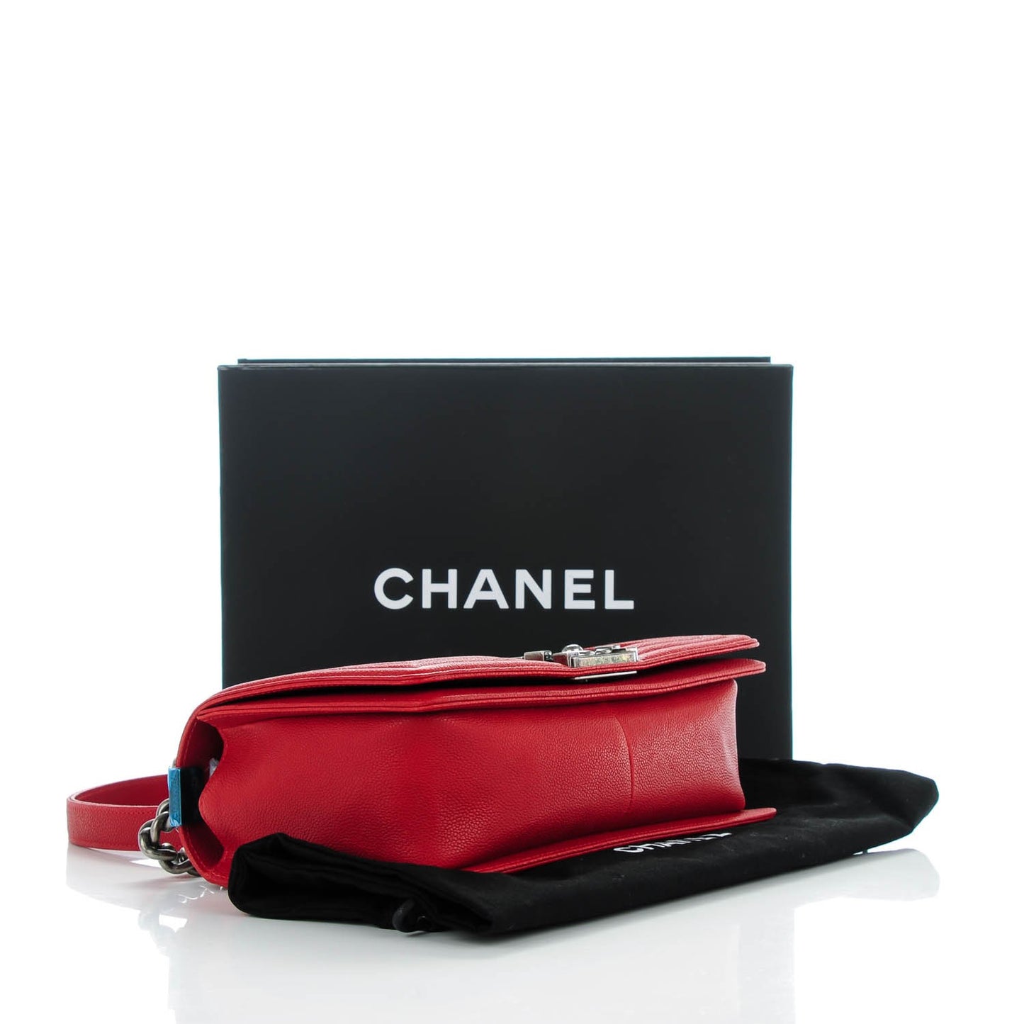 Caviar Quilted Medium Boy Flap Red