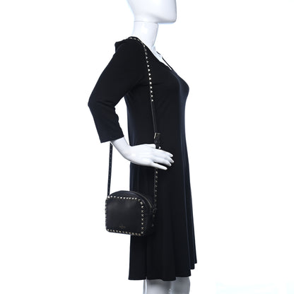 Valentino Garavani Pebbled Calfskin Rockstud Camera Crossbody Bag Black 2 of 8