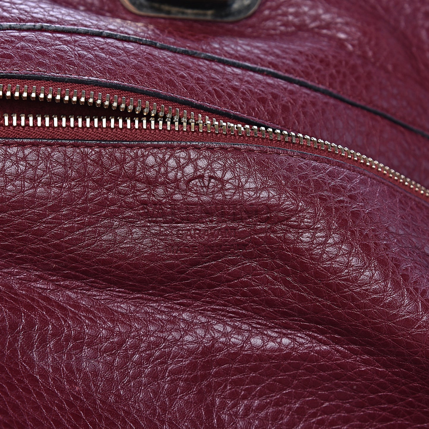 Pebbled Calfskin Medium Rockstud Tote Cremisi
