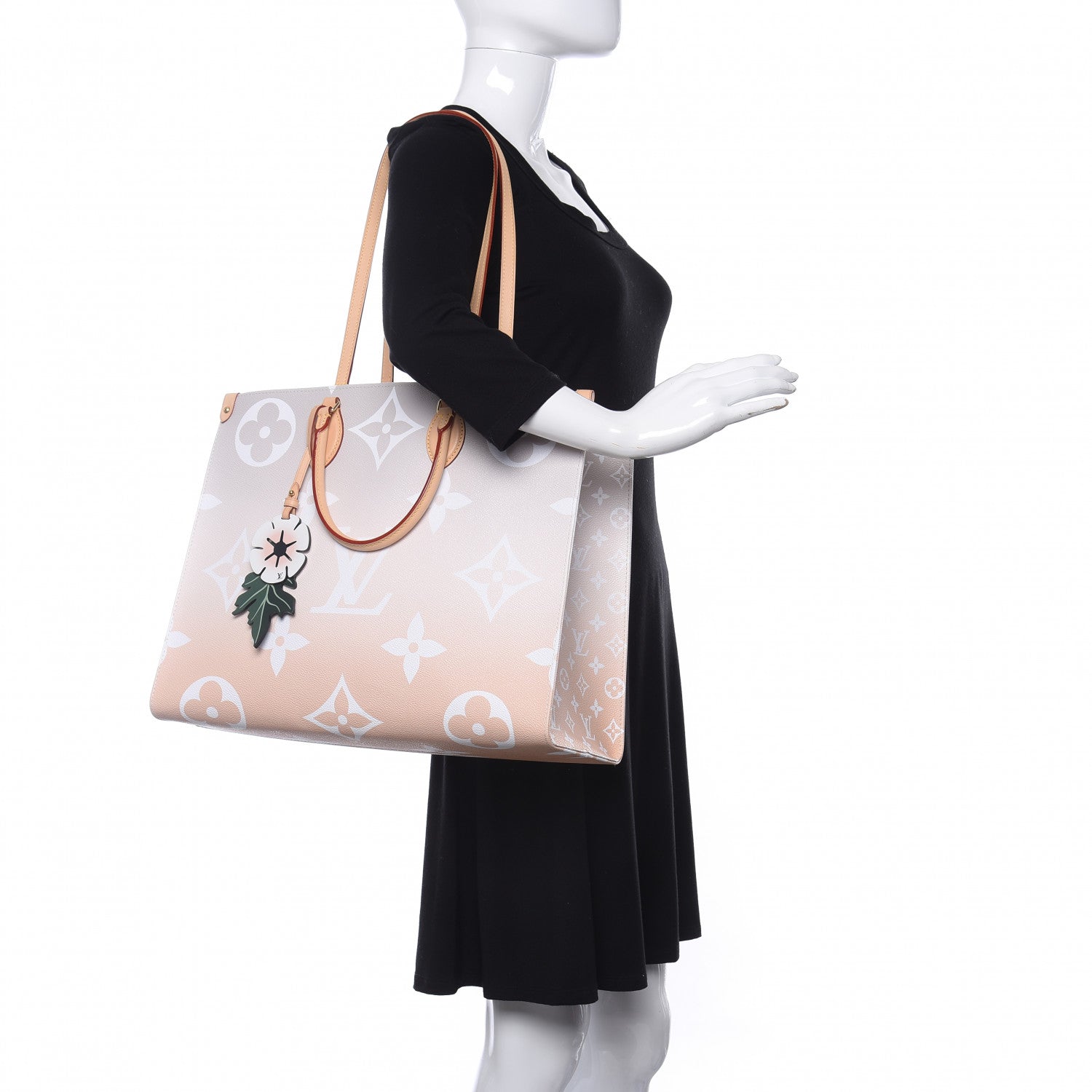 Louis Vuitton Monogram Giant By The Pool Onthego GM Brume 2 of 9