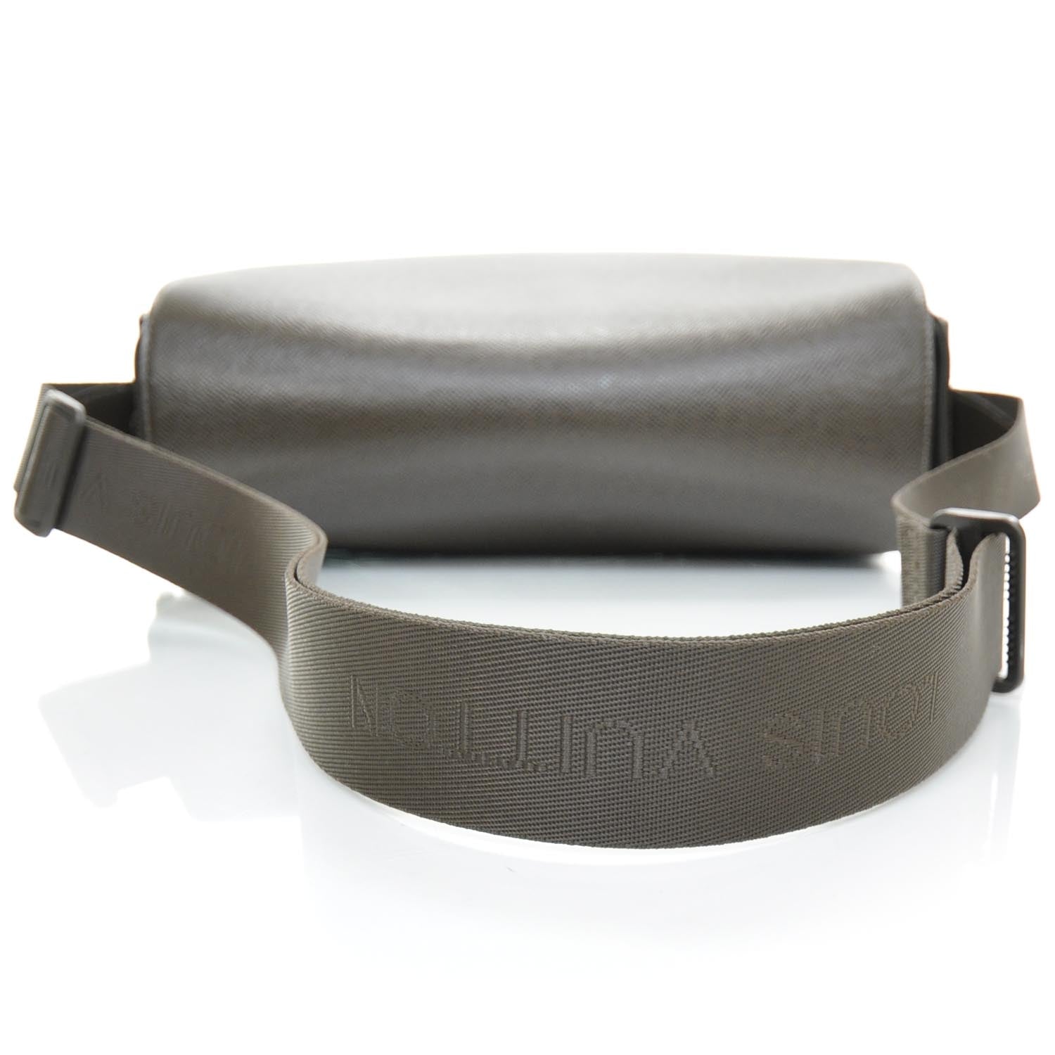 Louis Vuitton Taiga Viktor Messenger Bag Grizzli 5 of 8