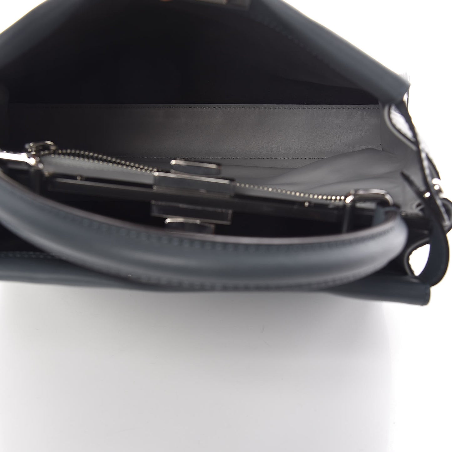 Vitello Seta Shiny Nappa Medium Peekaboo Iconic Satchel Tempesta Grigio Perla