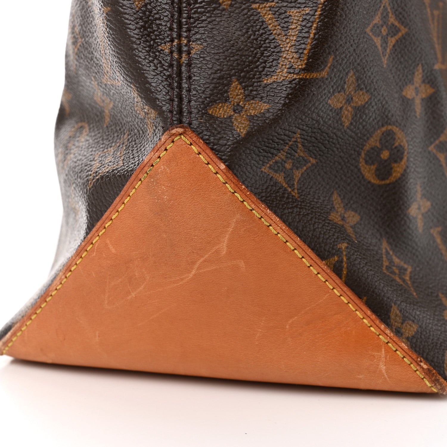 Louis Vuitton Monogram Cabas Mezzo 12 of 13