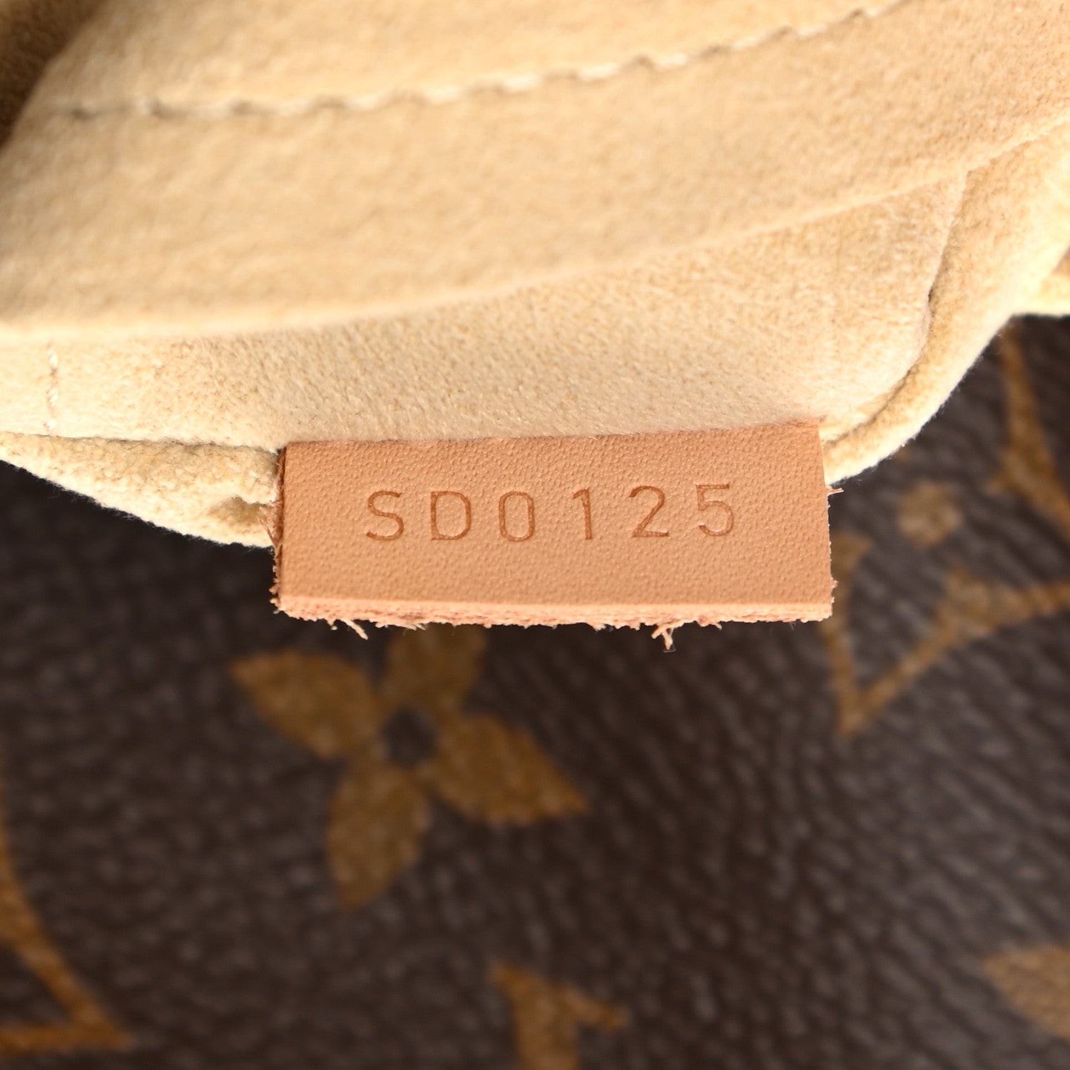 Louis Vuitton Monogram Artsy MM 8 of 11