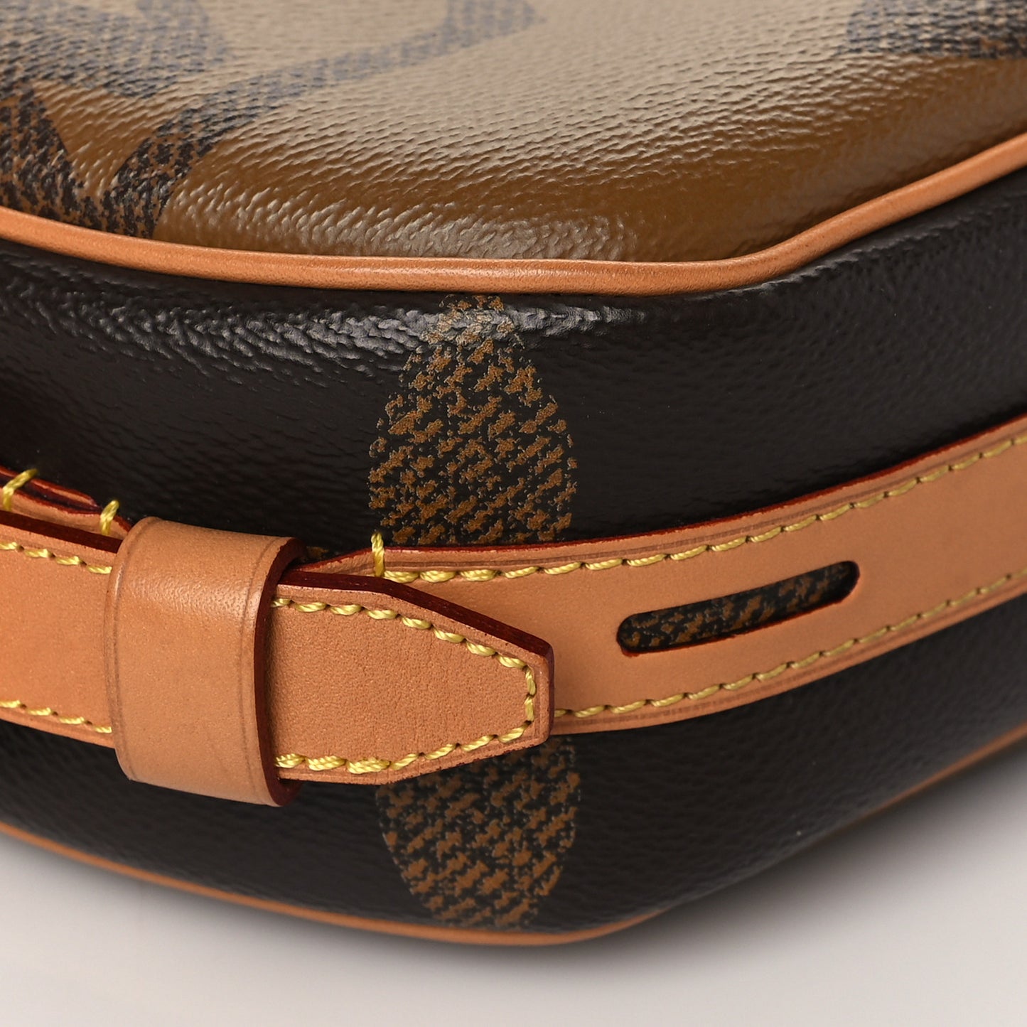 Reverse Monogram Giant Boite Chapeau Souple