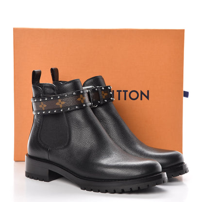 Louis Vuitton Grained Calfskin Monogram Discovery Flat Ankle Boots 39 9 of 9