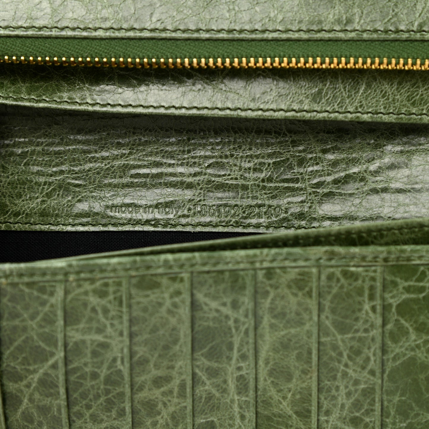 Agneau Arena Giant 12 Gold Hardware Compagnon Wallet Thyme