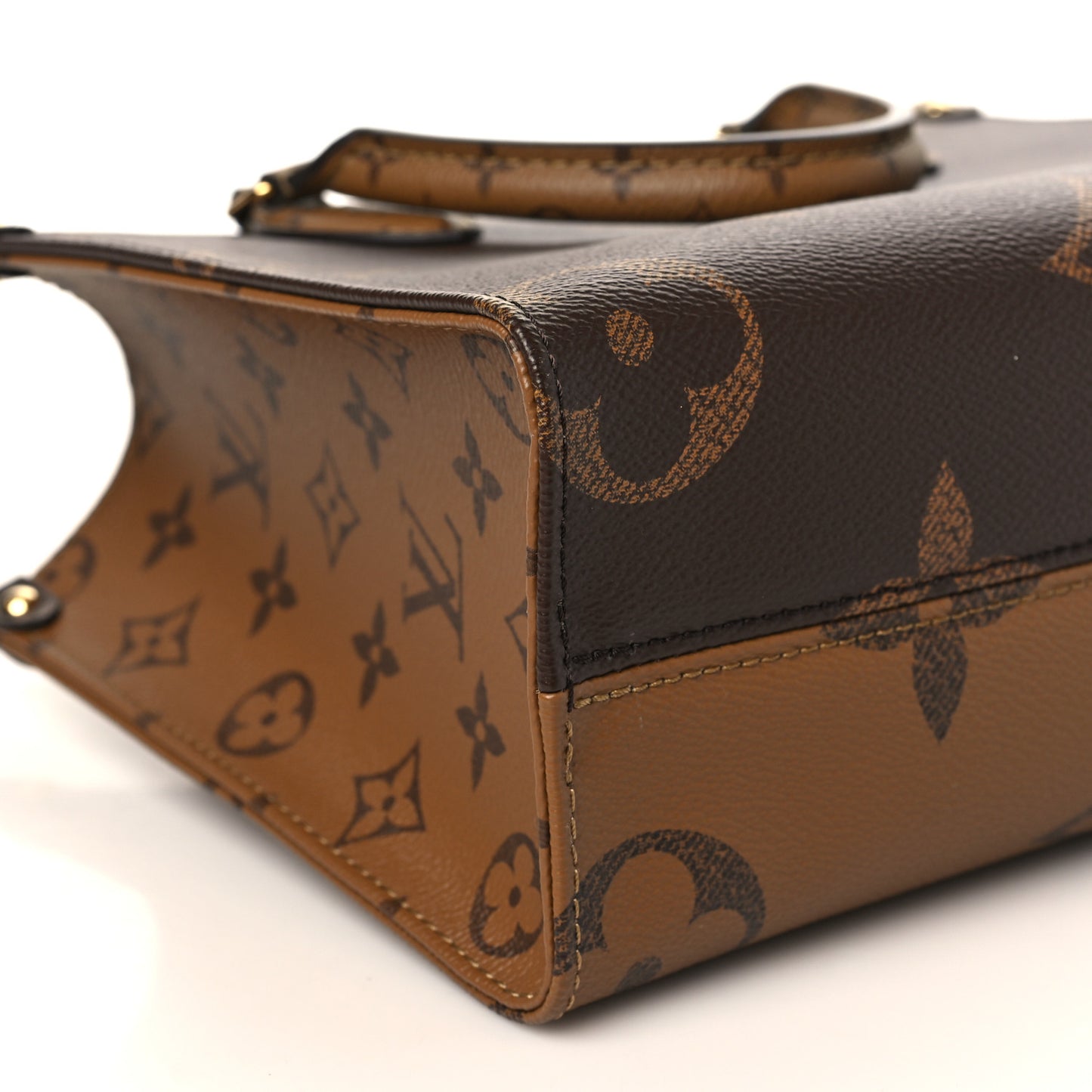 Reverse Monogram Giant Onthego PM