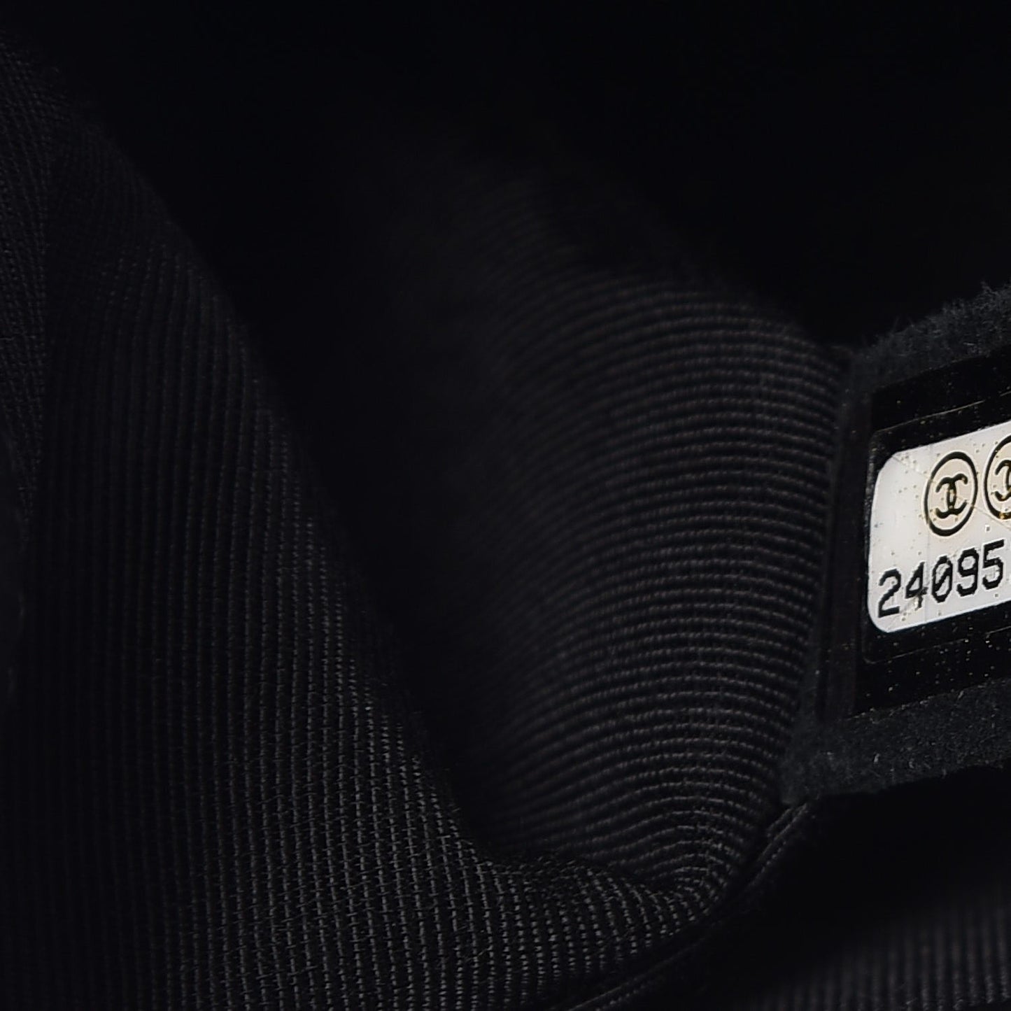 Caviar Quilted Medium Boy Flap So Black