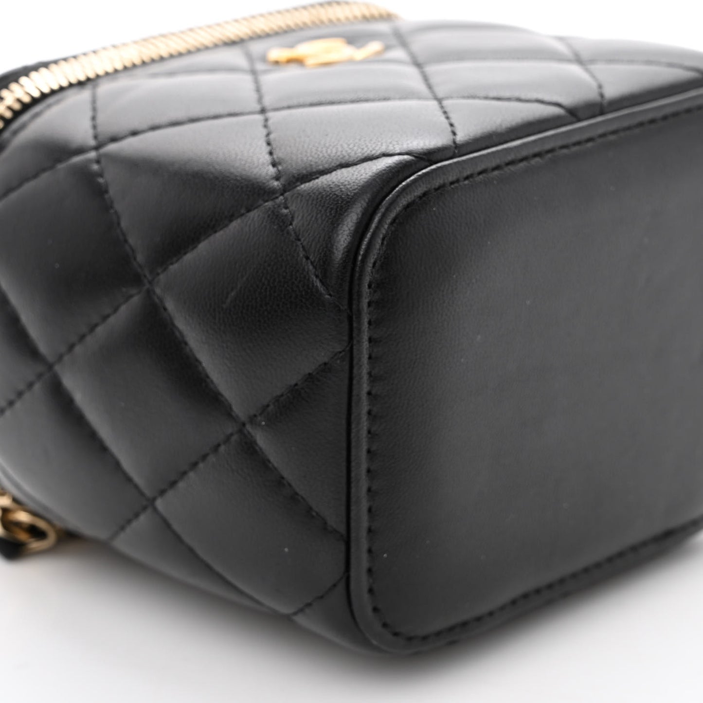 Lambskin Quilted Mini Pearl Crush Vanity Case With Chain Black