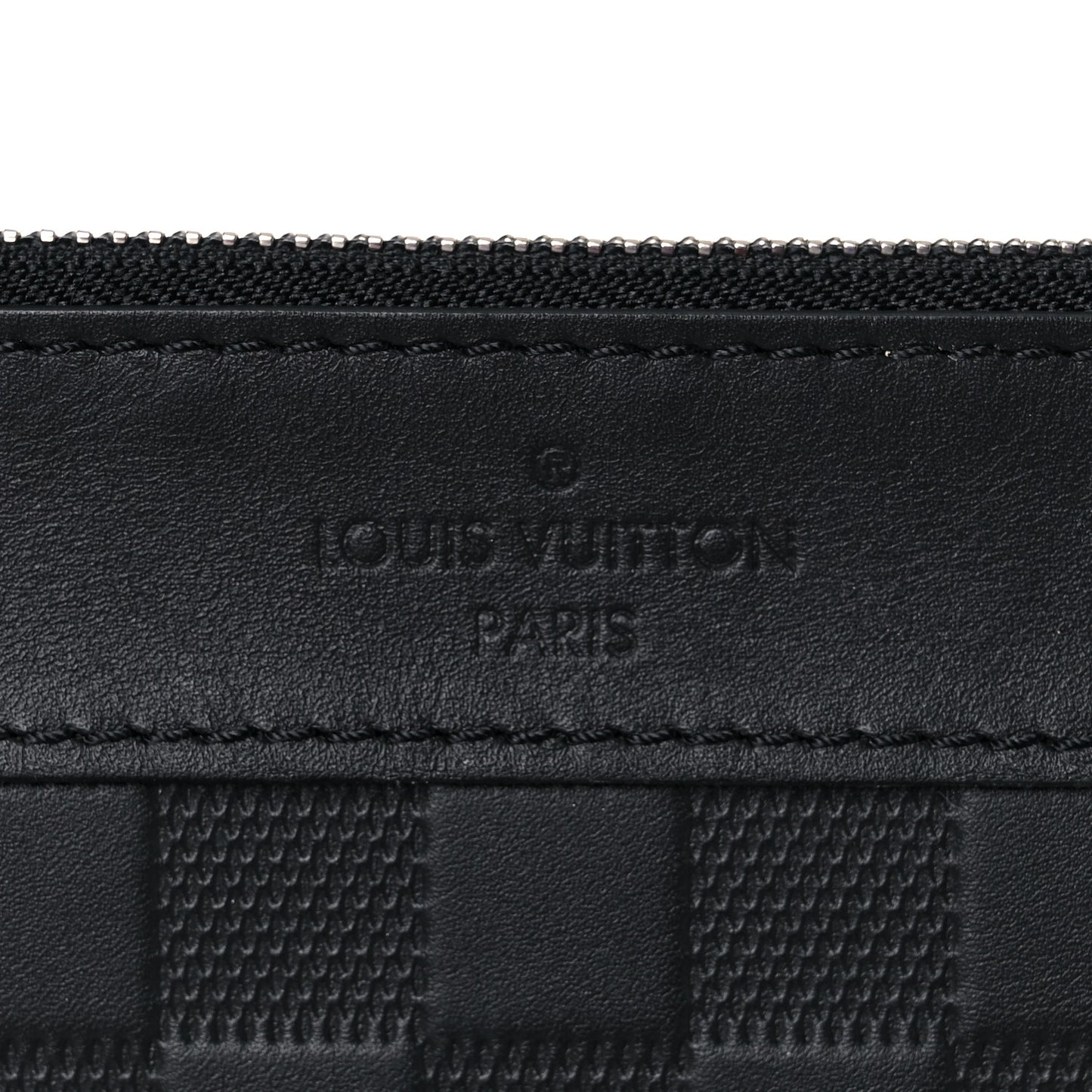 Damier Infini Discovery Pochette GM Onyx