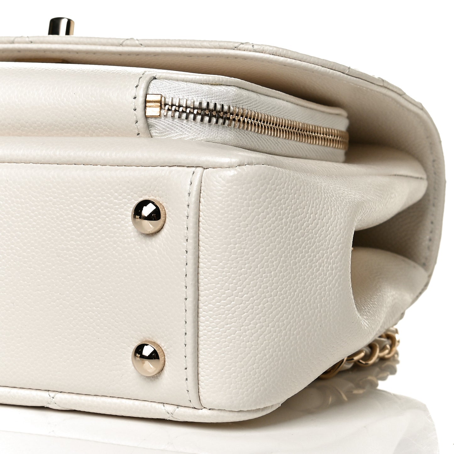 Caviar Quilted Medium Business Affinity Flap White