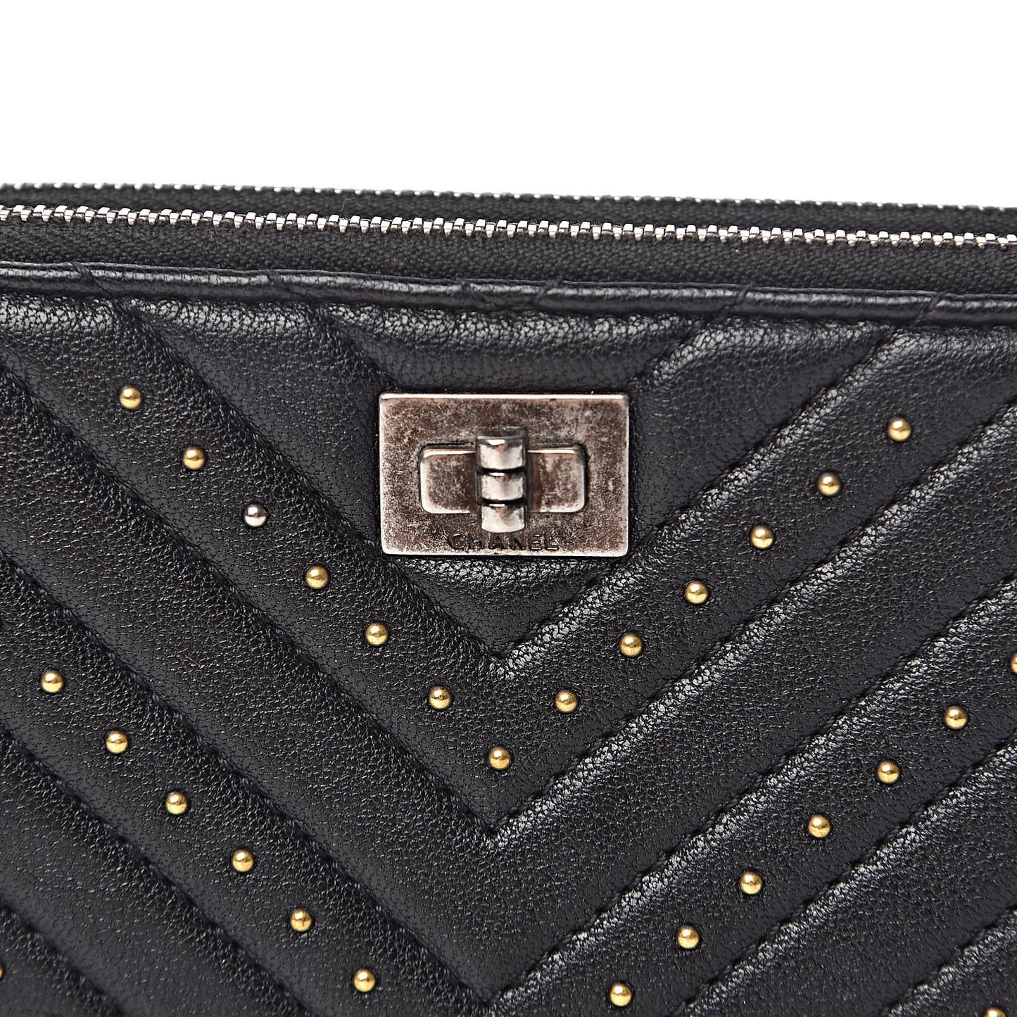 Sheepskin Chevron Quilted Studded Reissue Small Clutch With Chain Black