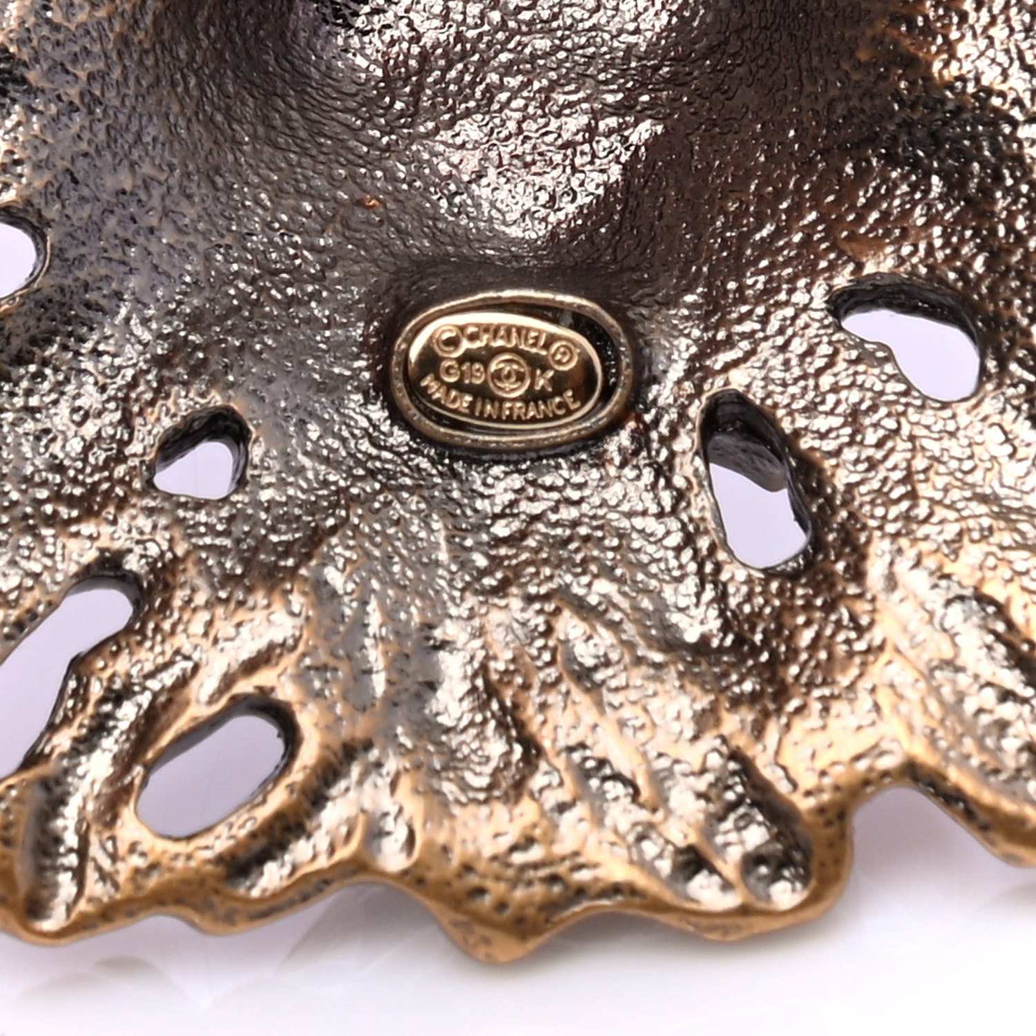 Chanel CC Lion Brooch Gold 3 of 4