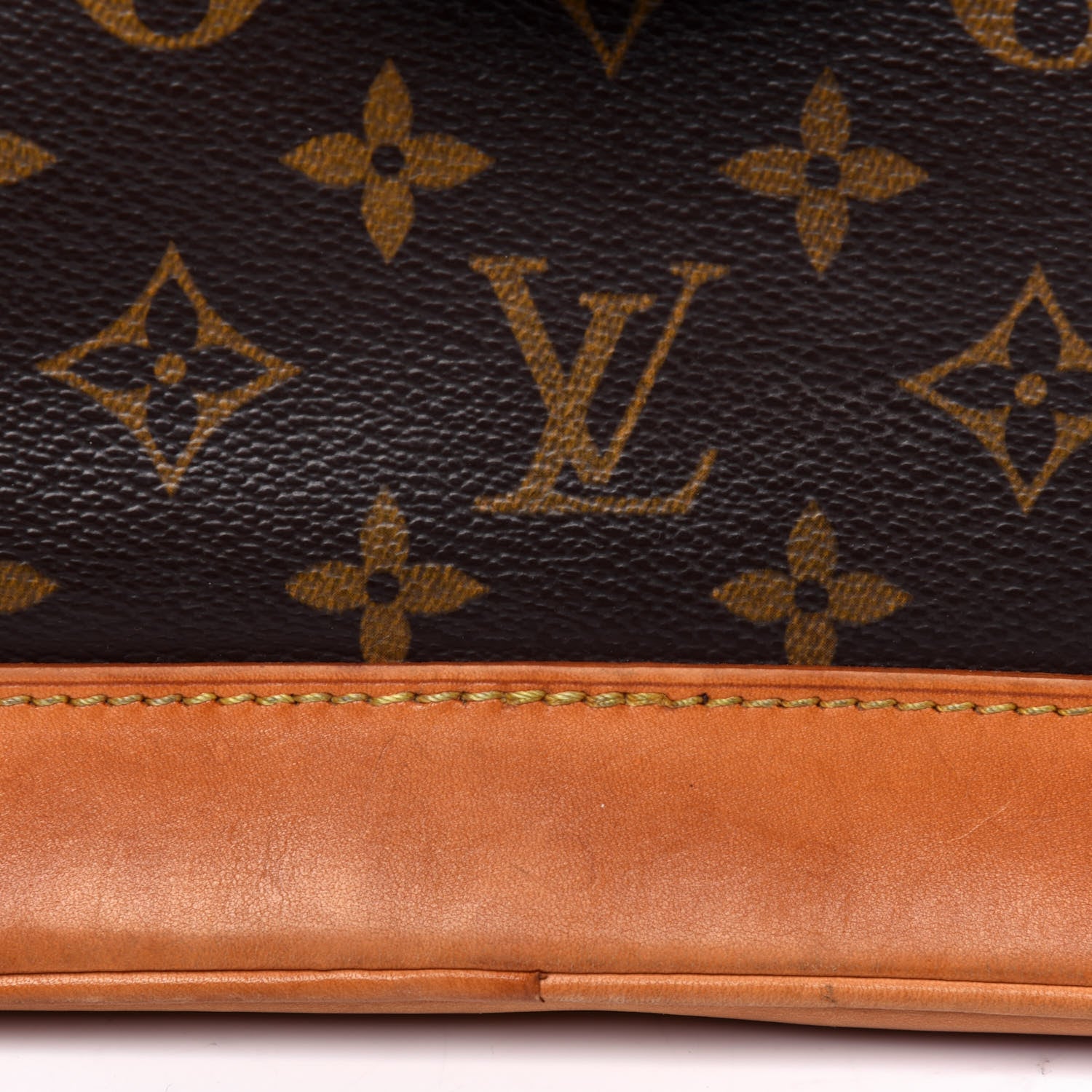 Louis Vuitton Monogram Alma PM 22 of 36