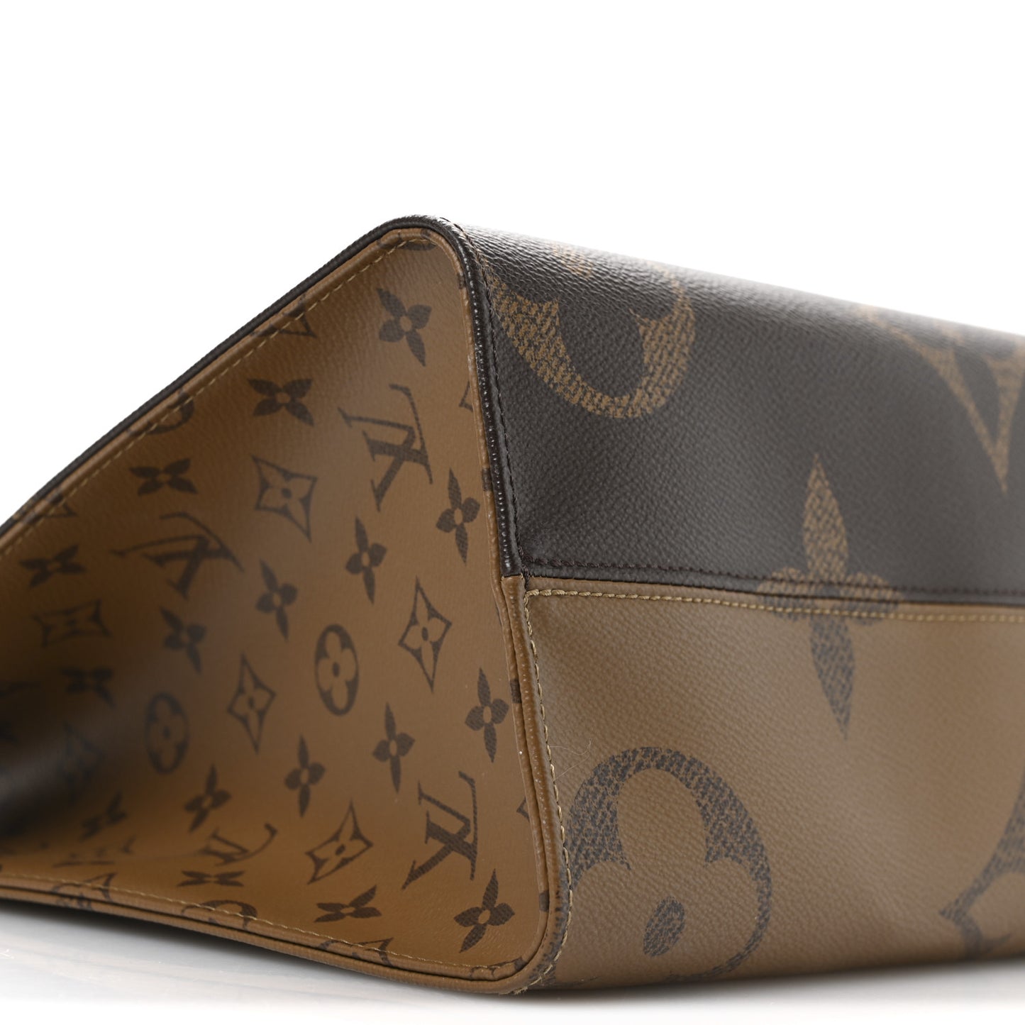 Reverse Monogram Giant Onthego MM