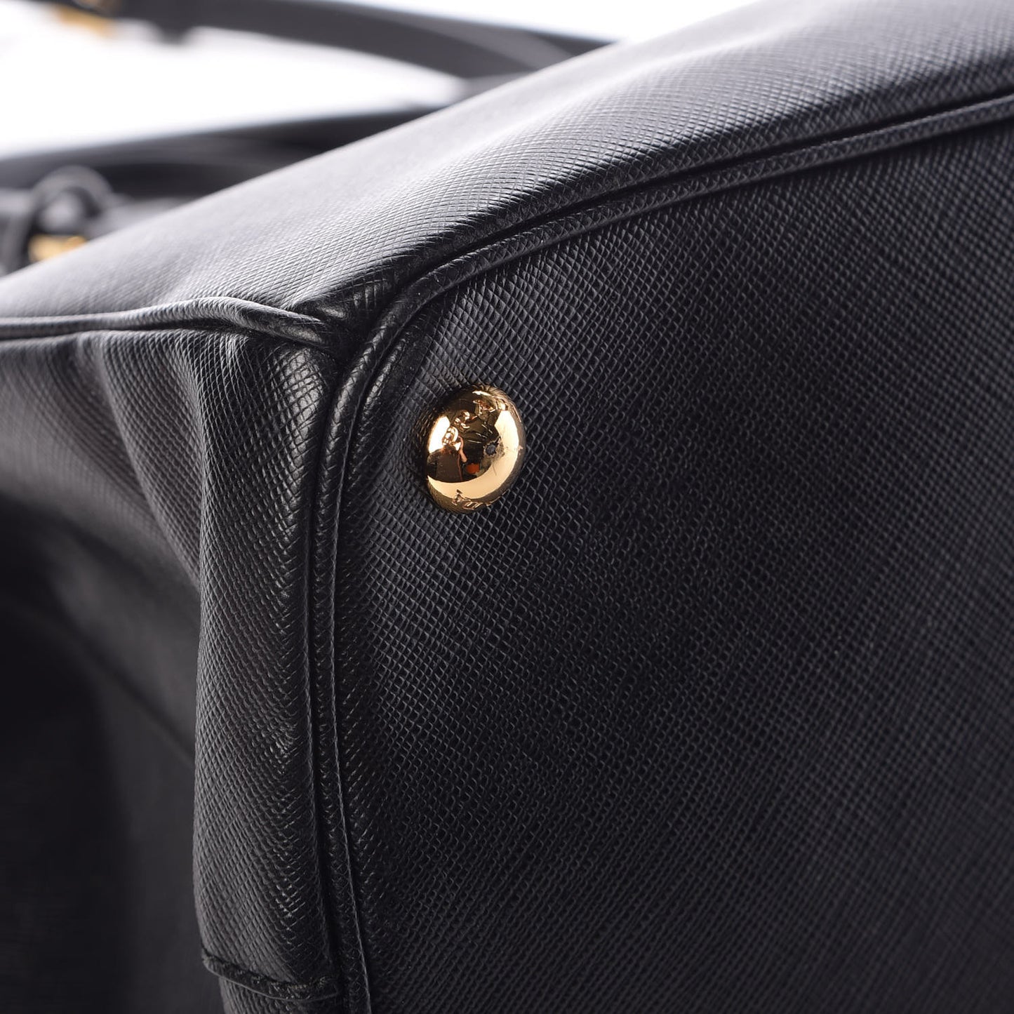 Saffiano Medium Galleria Double Zip Tote Black