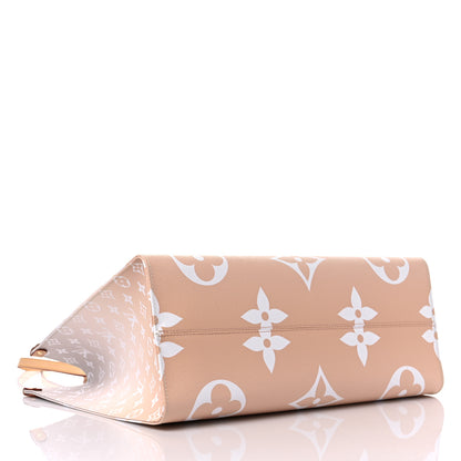 Louis Vuitton Monogram Giant By The Pool Onthego GM Brume 4 of 9