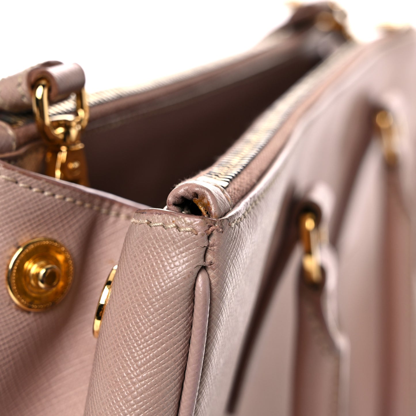 Saffiano Medium Galleria Double Zip Tote Cammeo