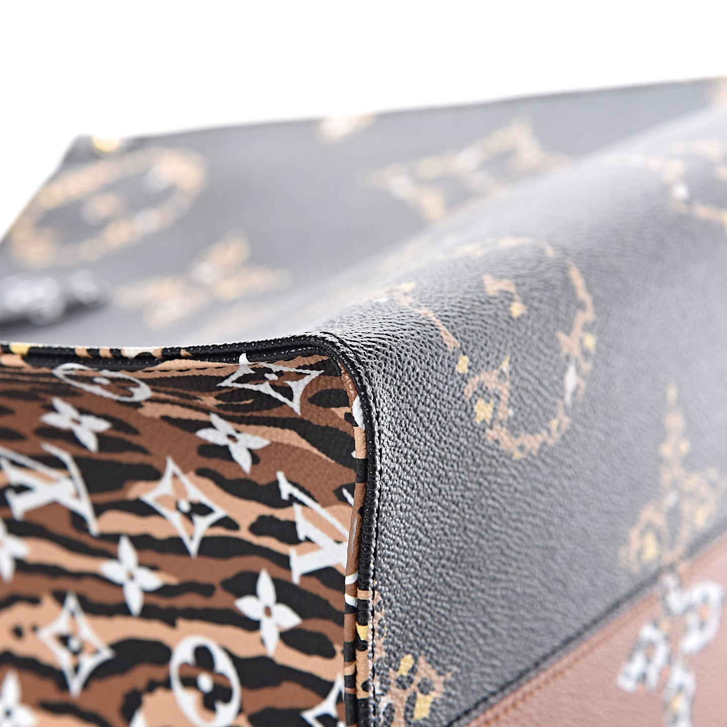 Monogram Giant Jungle Onthego GM Black