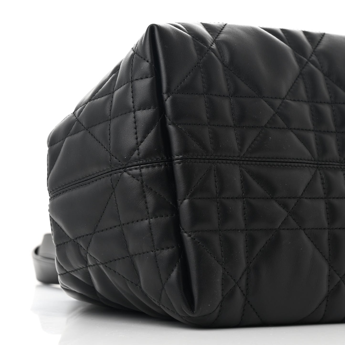 Calfskin Macrocannage Medium Toujours Black