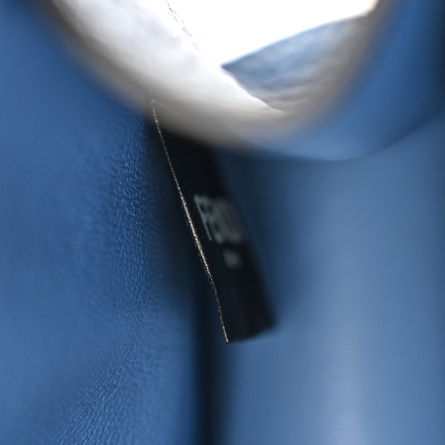 Cuoio Romano Selleria Macro Stitchings Petite Peekaboo I SEE U Iconic Satchel Placca Argento