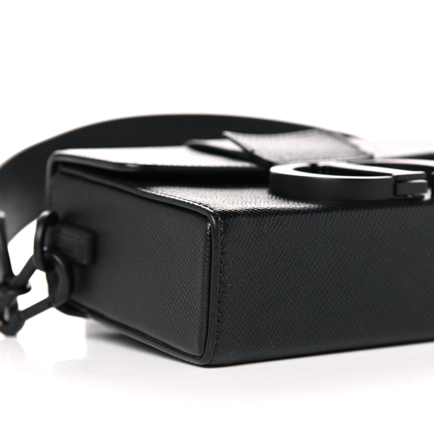 Ultra Matte Grained Calfskin 30 Montaigne Box Bag Black