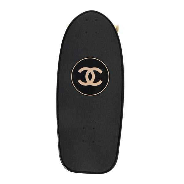 スケートボード CHANEL LACQUERED WOOD BLACK SKATEBOARD Chanel Lacquered Wood Logo Cruiser Skateboard Black Beige 1793957