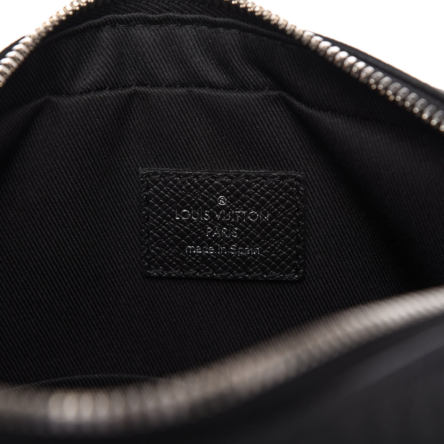 Taiga Anton Pochette Black