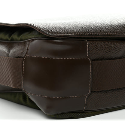 Louis Vuitton Taiga Andrei Messenger Bag Grizzli 8 of 11