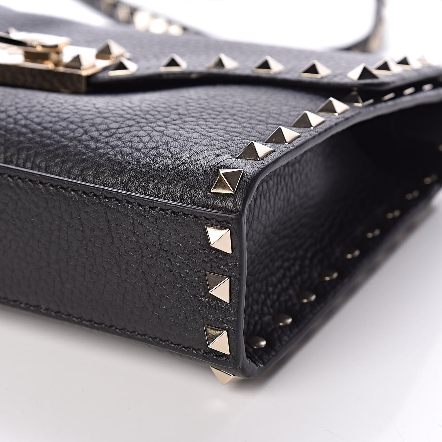 Pebbled Calfskin Medium Rockstud Flip Lock Crossbody Bag Black