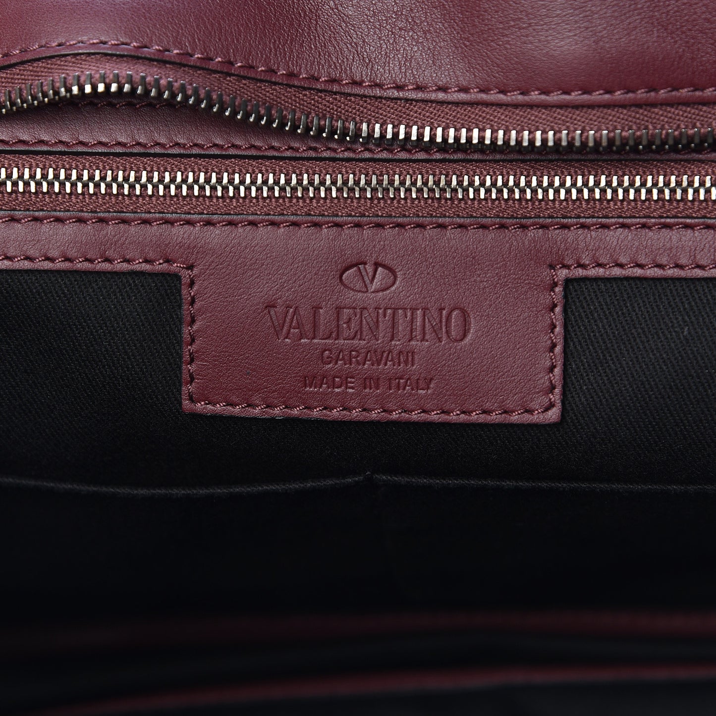 Vitello Rockstud Messenger Bag Rubin