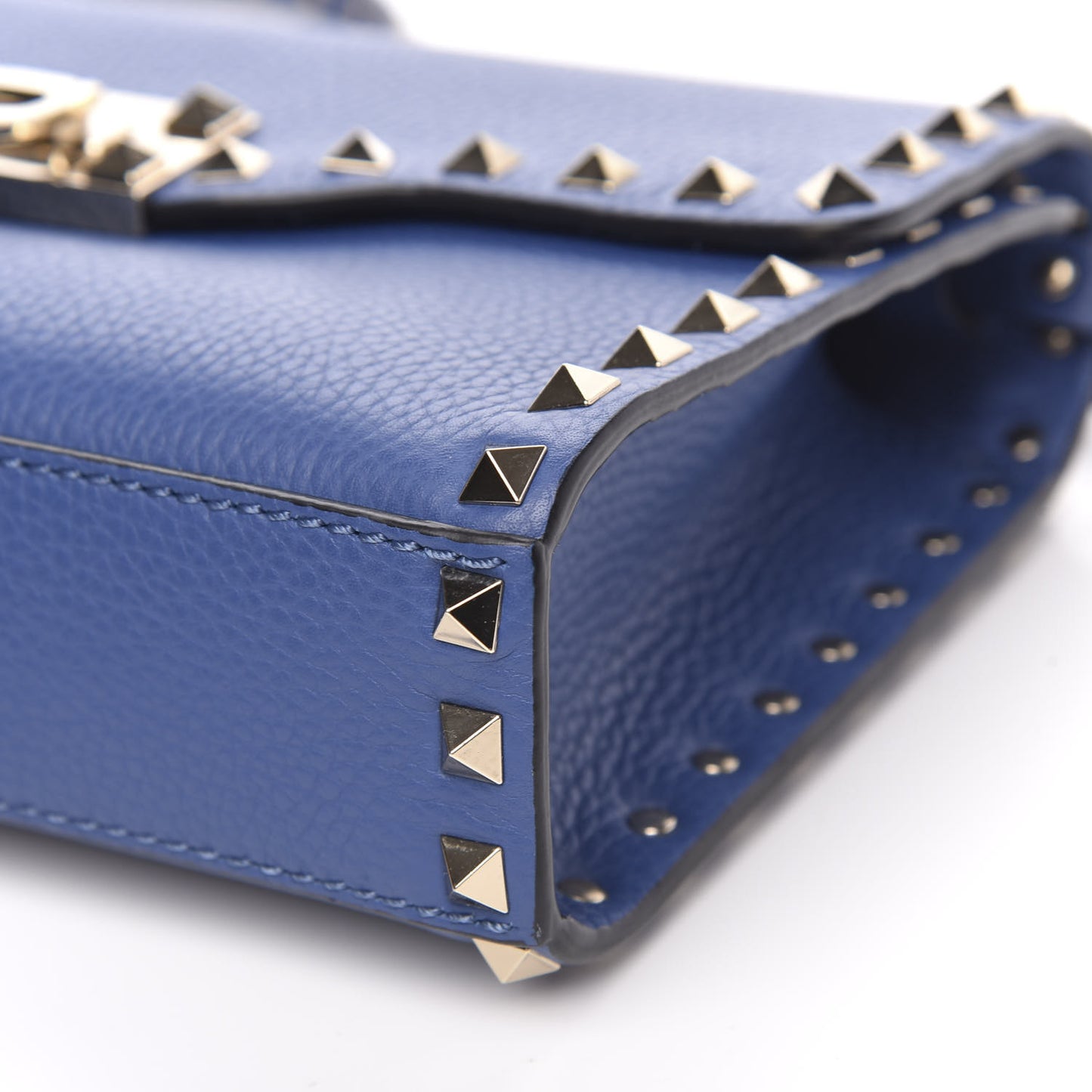 Pebbled Calfskin Medium Rockstud Flip Lock Crossbody Bag Baltique