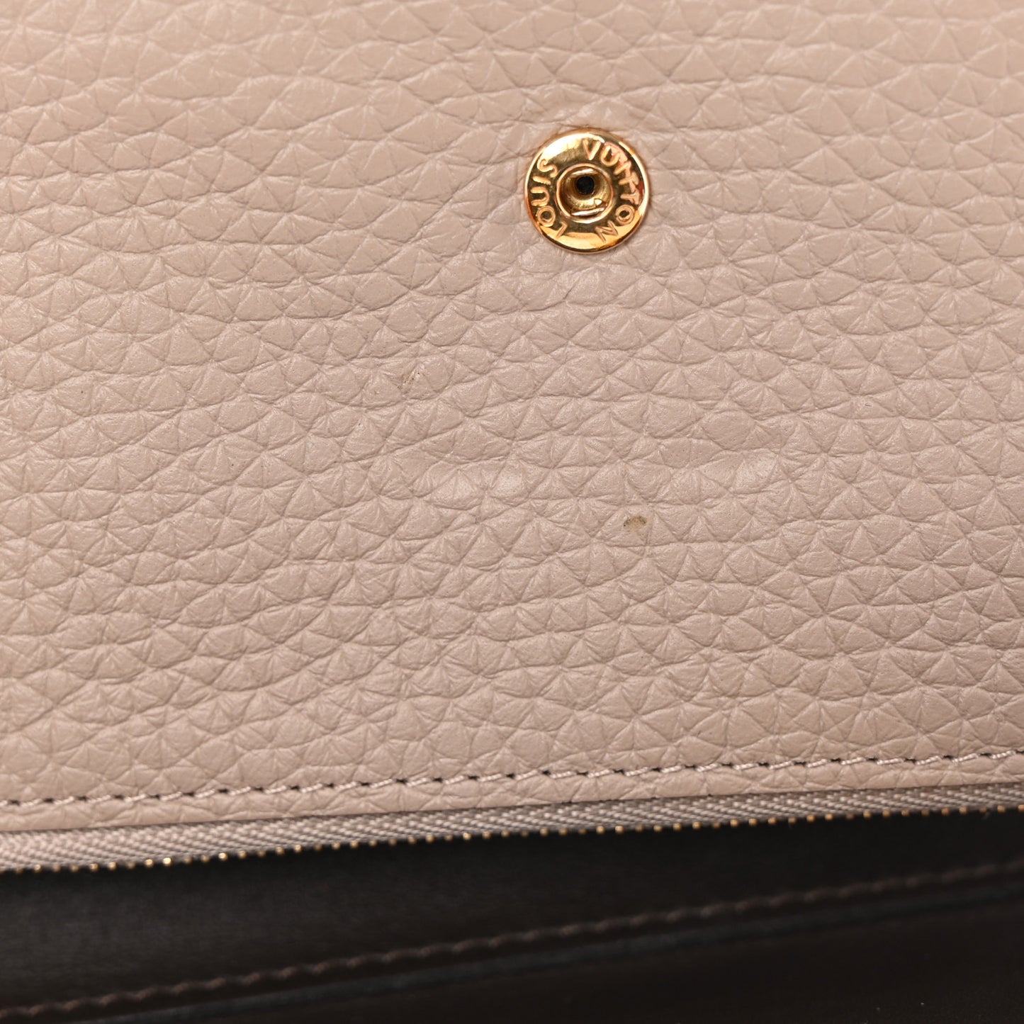 Taurillon Capucines Compact Wallet Galet
