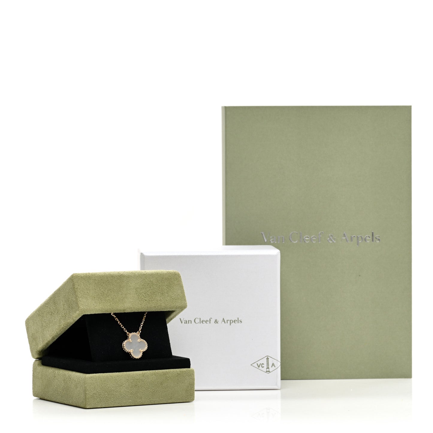 18K Yellow Gold Mother of Pearl Vintage Alhambra Pendant Necklace