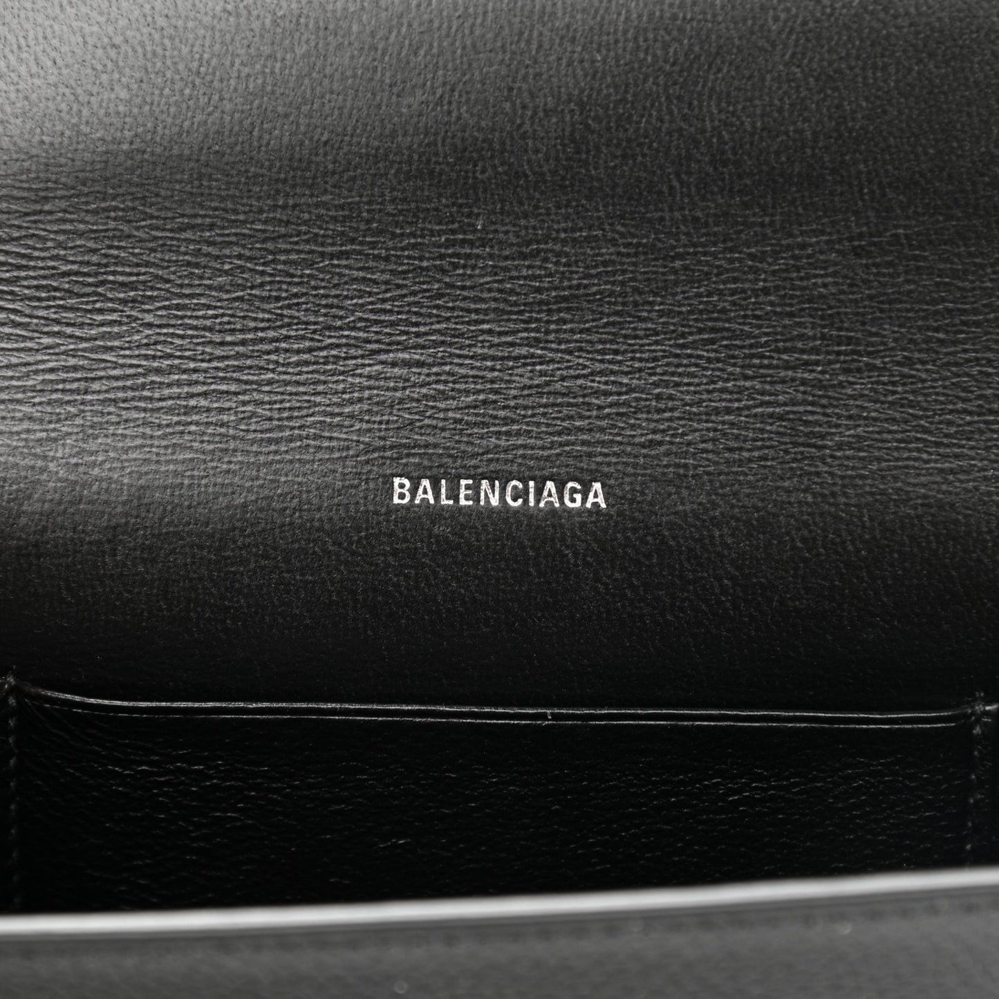 Grained Calfskin Logo Everyday Phone Holder Wallet On Chain Black White