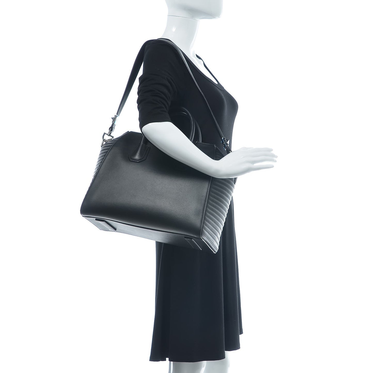 Calfskin Stitched Medium Antigona Black