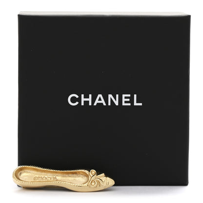 Chanel CC Pump Brooch Gold 4 of 4